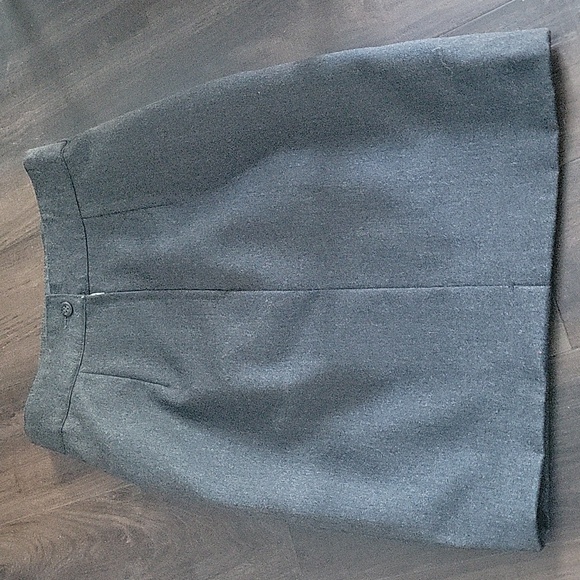 MaxMara wool pencil skirt, like New - Picture 3 of 3